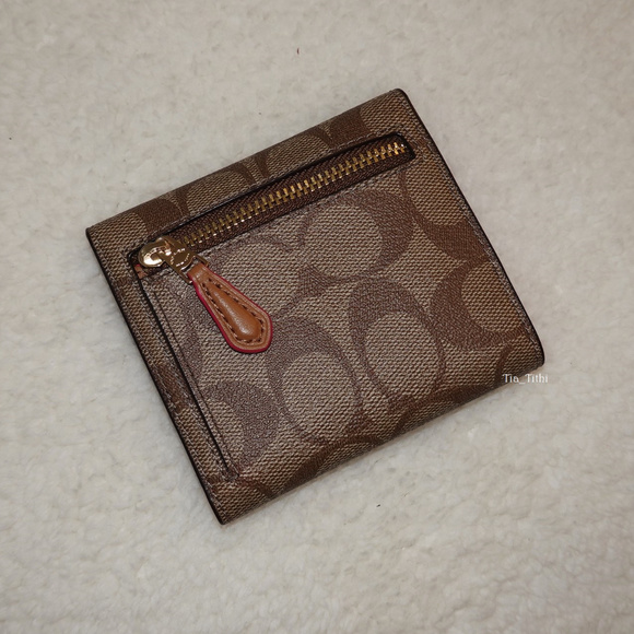 Coach Signature Trifold Wallet - Picture 2 of 4